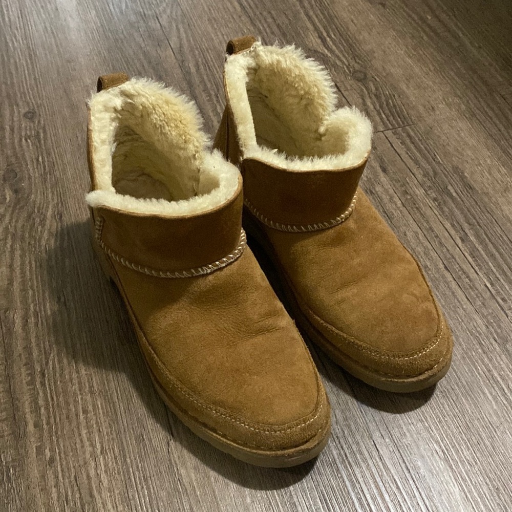 Ugg Melrose bootie size 9